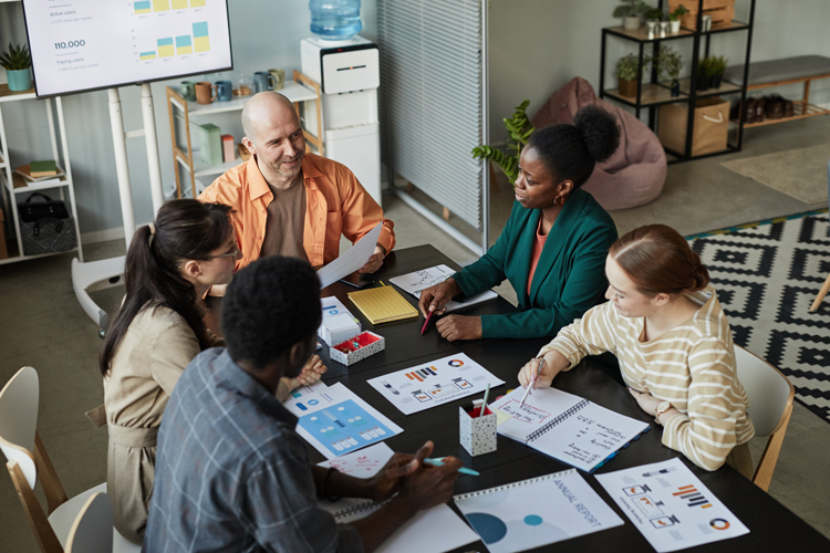 WEBdiverse-business-team-meeting-at-table-2023-11-27-04-49-47-utc